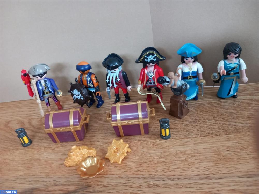 Bild 1: Playmobil Piraten mit Schatztruhen